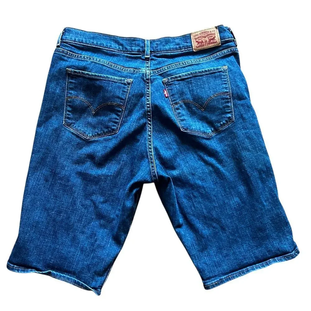 Levi’s Women’s Classic Bermuda‎ Shorts Medium Dark Wash Size 32